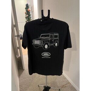 Land Rover | Pac Sun Graphic Pocket Tee Shirt Featuring The Defender Men’s Med